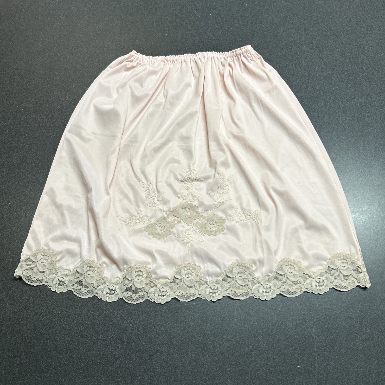 Vintage Half Slip Lace Trim Embroidered Floral Lingerie Measures Medium