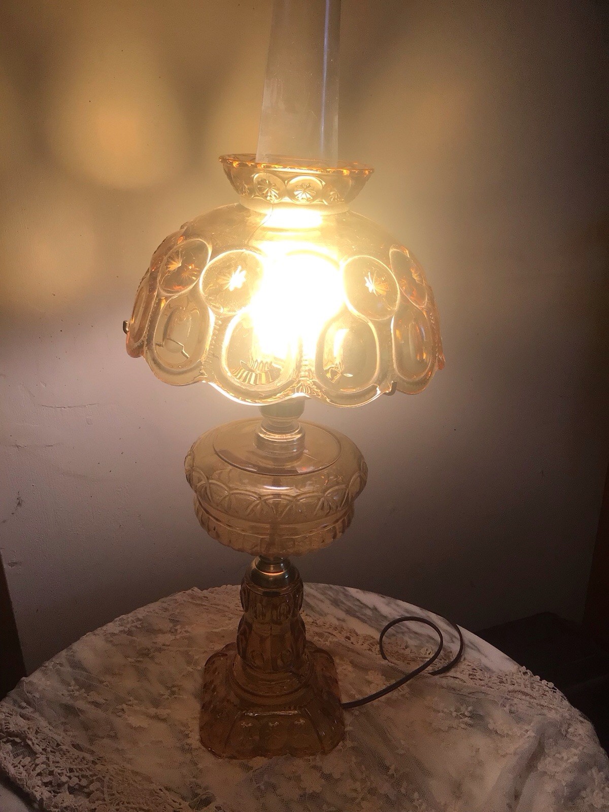 VTG. L.E. SMITH “ Lamp “Moon & Stars” Amber Glass Electric Lamp~ Complete~ RARE VTG. L.E. SMITH “ Lamp “Moon & Stars” Amber Glass Electric Lamp~ Complete~ RARE