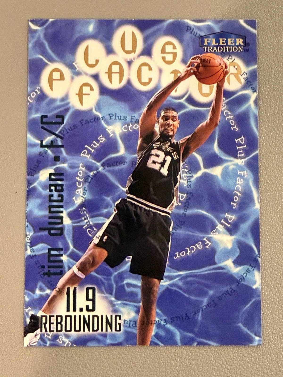Fleer 1998-99 Fleer Tradition Plus Factor Tim Duncan #141 Spurs NBA