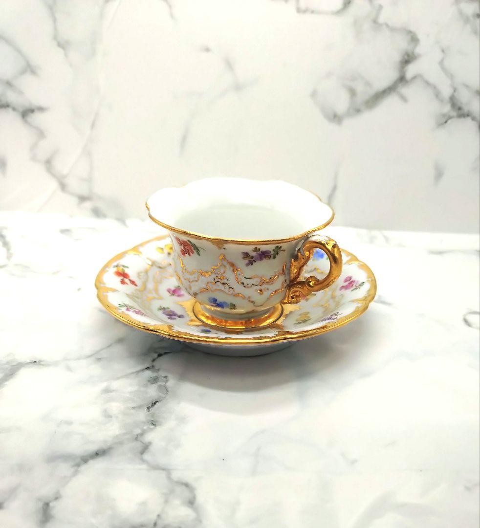 Meissen B-Form Scattered Flower Cup Saucer Set