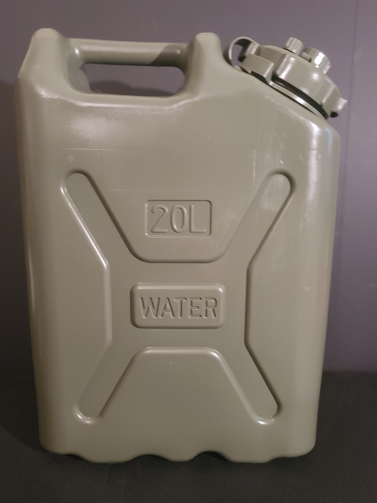 NEW W/TAG Scepter BPA Durable 5 Gallon 20 Liter Water Jug Can Container Green NEW W/TAG Scepter BPA Durable 5 Gallon 20 Liter Water Jug Can Container Green