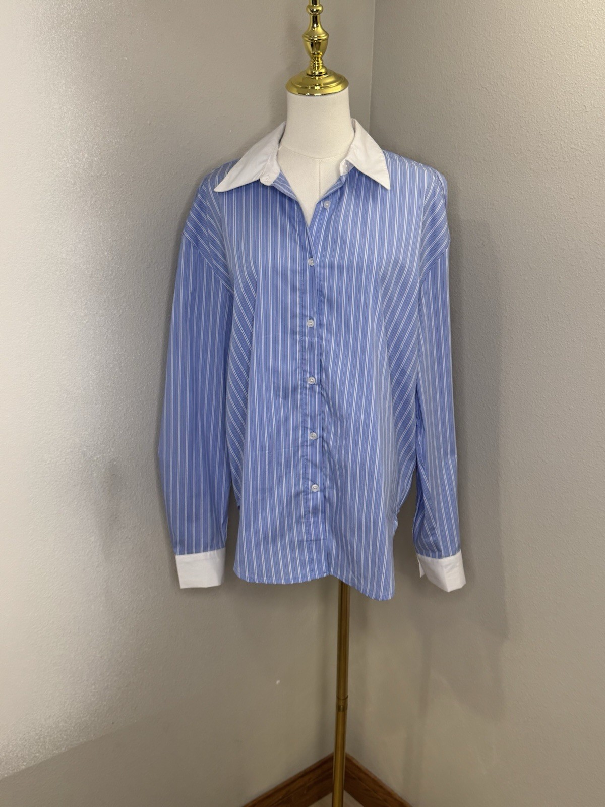 Bar III Women’s Blue Stripe Button Down Shirt White Collar Cuffs M NWT