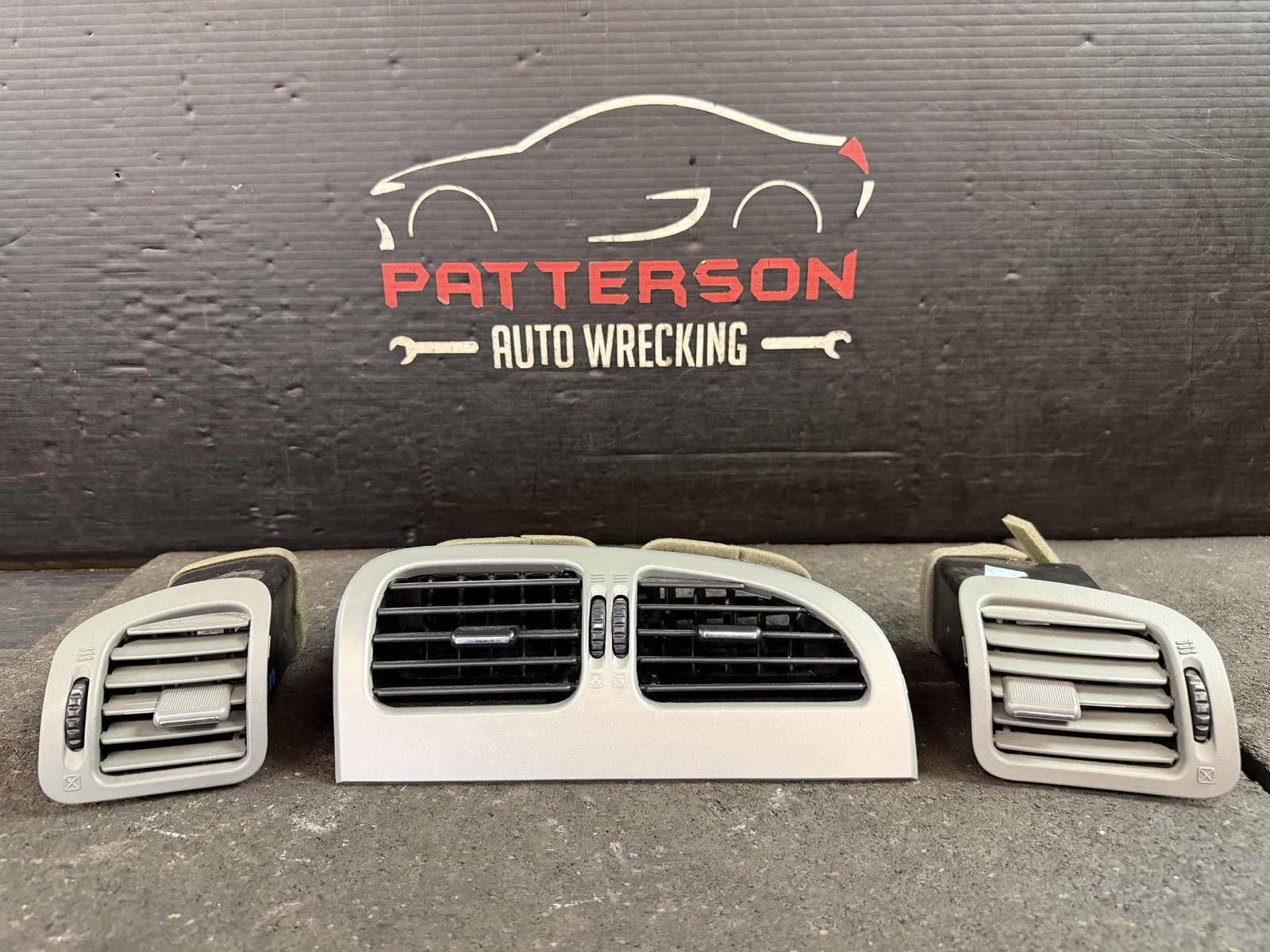 02-05 Thunderbird Left Center Right Center Dash Heater AC Air Conditioner Vents