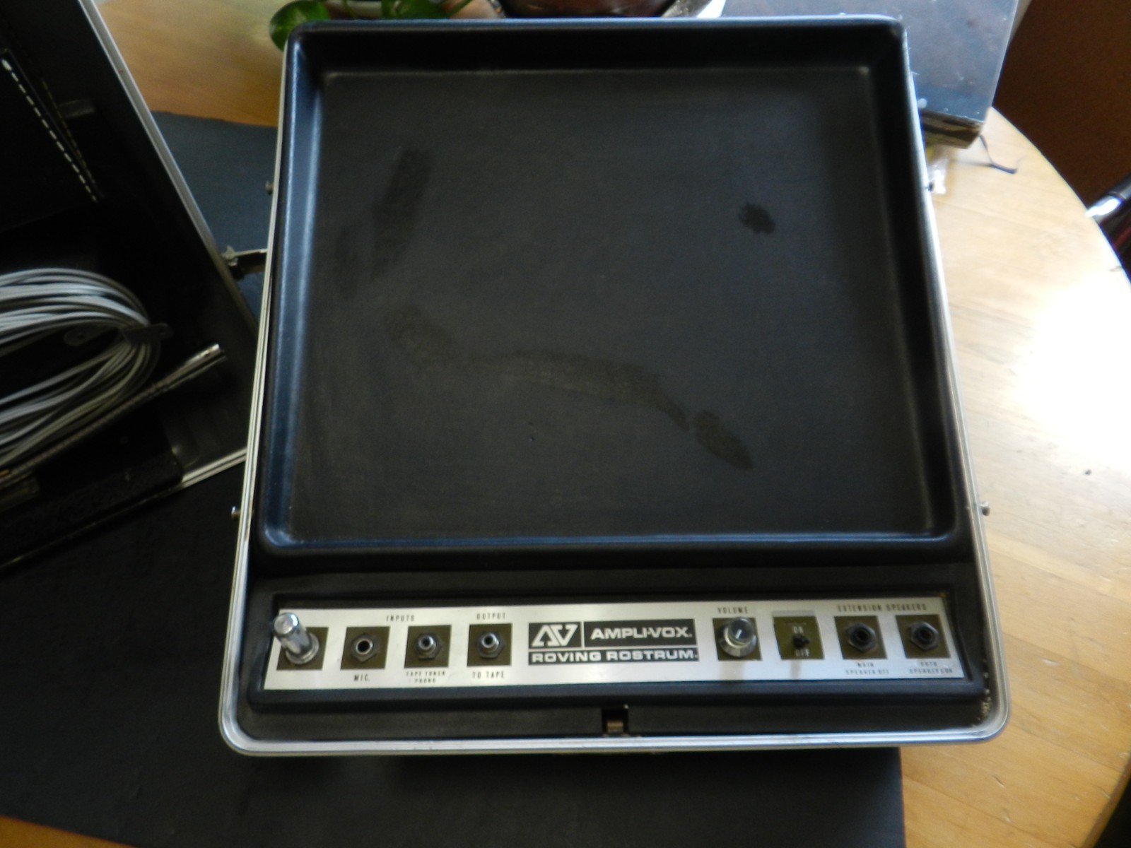 Vtg Ampli-Vox Roving Rostrum Amplifier Model S122 Mobile Microphone Speaker