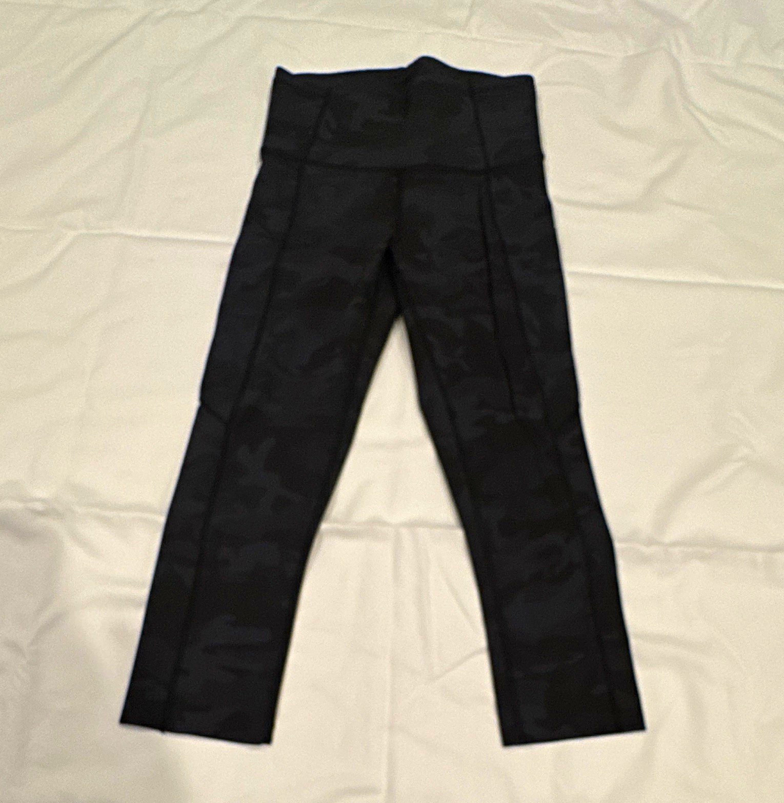 lululemon athletica Women’s Black Camo Ankle Leggings Size 4 Logo