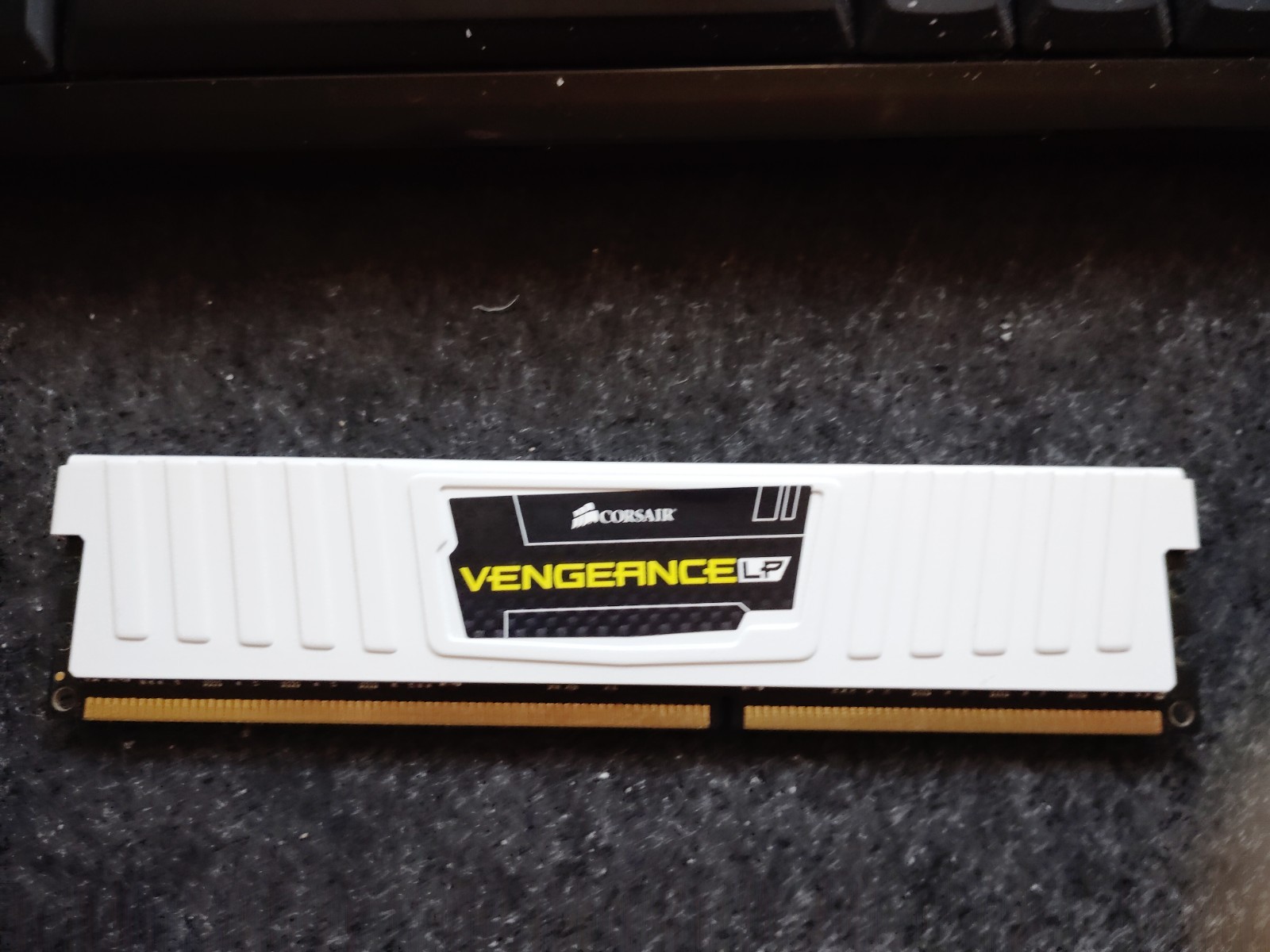 Corsair Vengeance LP White 16GB Kit (2x8GB) DDR3L 1600MHz RAM CML8GX3M2A1600C9W Corsair Vengeance LP White 16GB Kit (2x8GB) DDR3L 1600MHz RAM CML8GX3M2A1600C9W