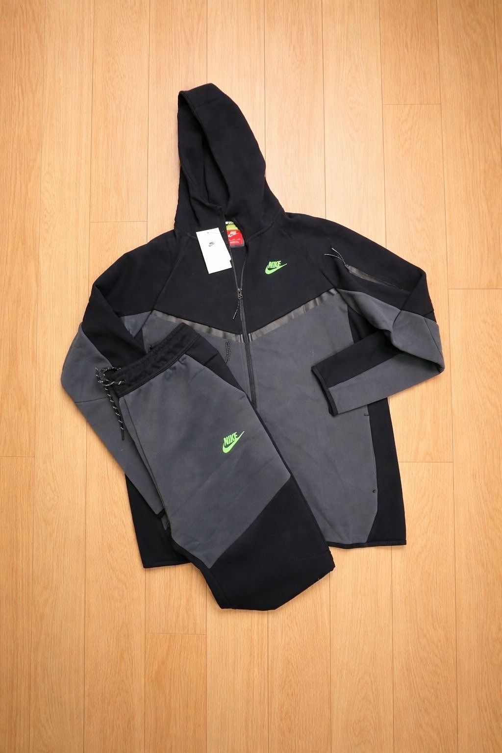 Nike Men\'s Black Gray (L)Hooded Tracksuit Set Nike Men\'s Black Gray (L)Hooded Tracksuit Set