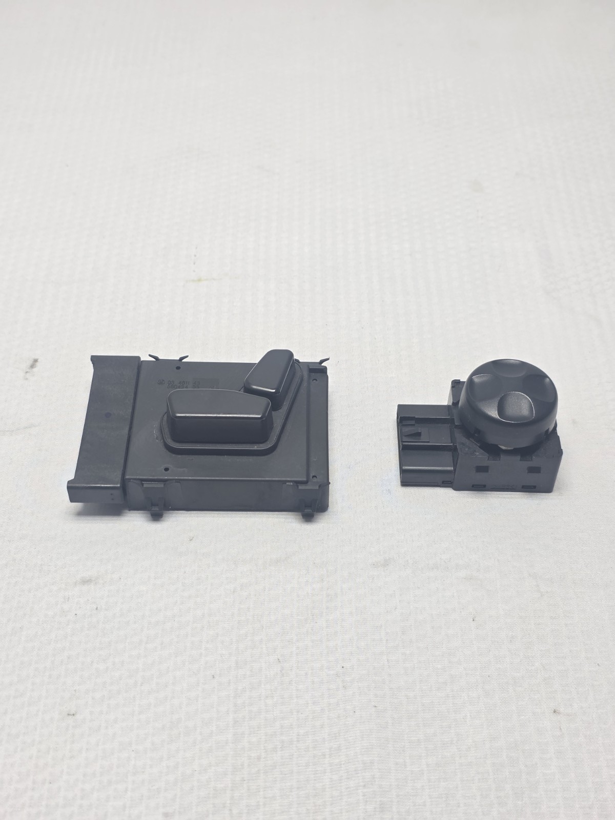 2015-2017 Chrysler 200 Driver Power Seat Adjustment & Lumbar Switch OEM 2015-2017 Chrysler 200 Driver Power Seat Adjustment & Lumbar Switch OEM