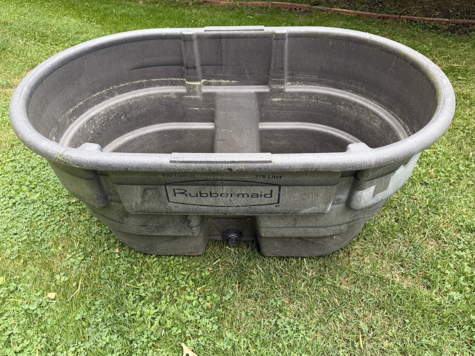 Rubbermaid Commercial Agriculture 100 Gal.