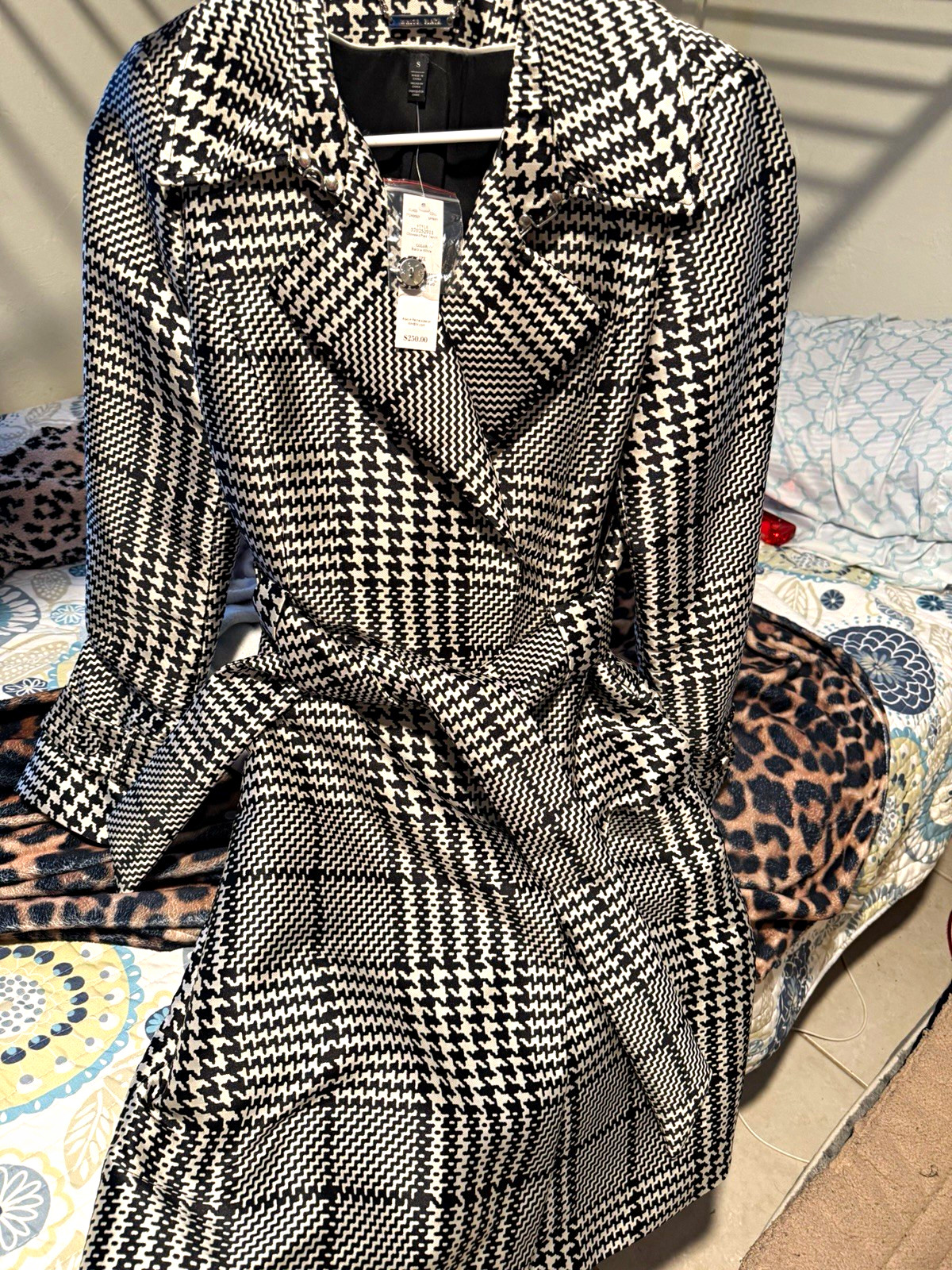 White House Black Market Women\'s Black White Plaid Trench Coat Tie Belt S
