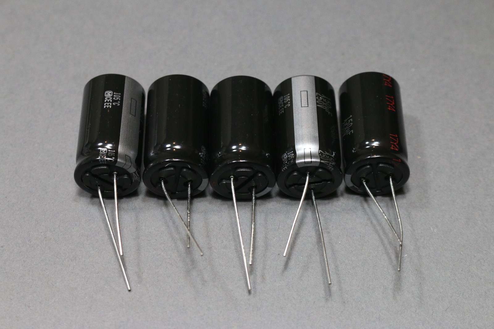 25pc Panasonic EEUEE2E151 150uF 250V 105C Long Life Radial Electrolytic Caps NOS
