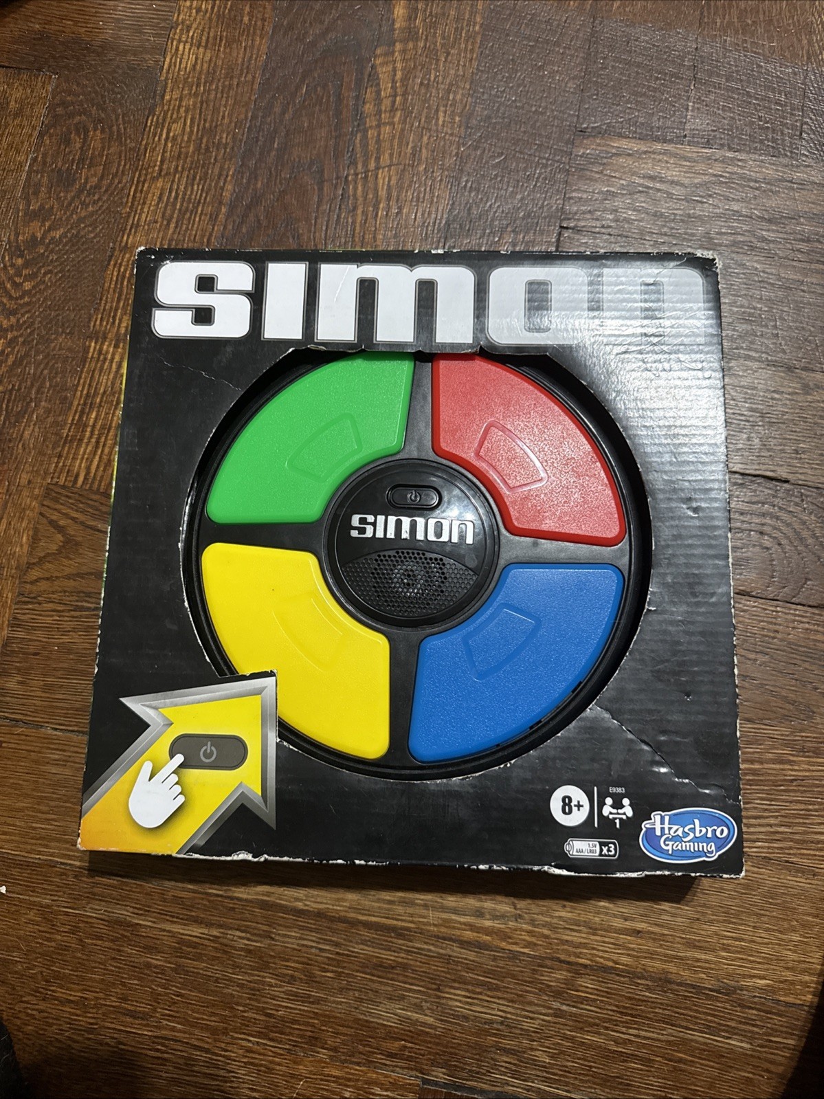 Hasbro E93835L0 Simon Handheld Electronic Game Hasbro E93835L0 Simon Handheld Electronic Game