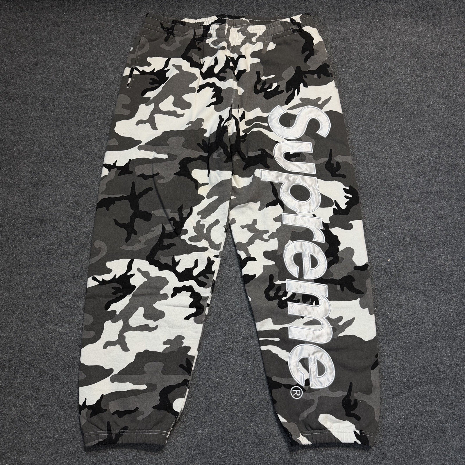 Size X Large - Supreme Satin Applique Sweatpant (26SS) \ Size X Large - Supreme Satin Applique Sweatpant (26SS) \
