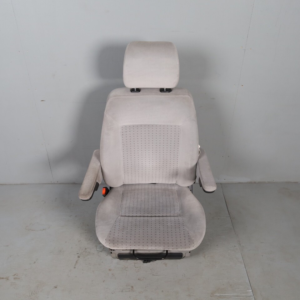 1999-2003 Volkswagen Eurovan MV Left Front Seat Grey OEM 1999-2003 Volkswagen Eurovan MV Left Front Seat Grey OEM
