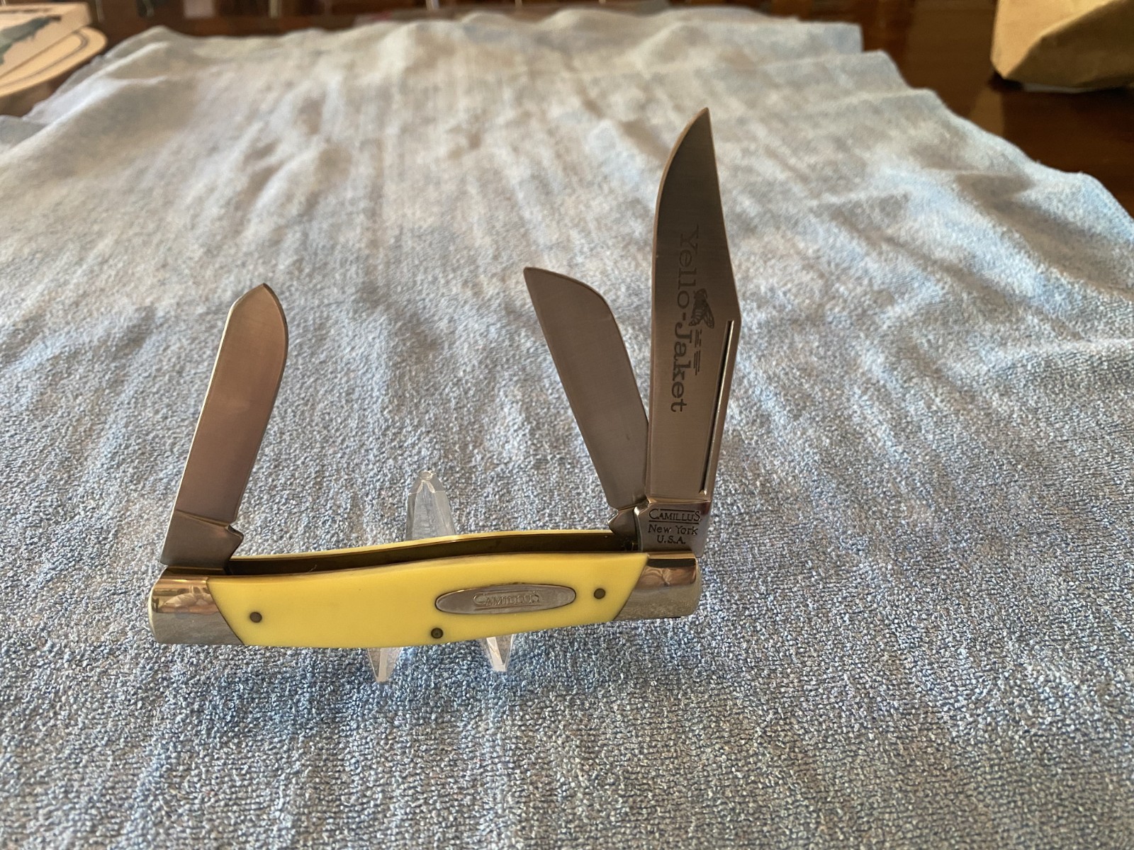 CAMILLUS YELLOW JACKET LARGE 4 1/4 CAMILLUS YELLOW JACKET LARGE 4 1/4