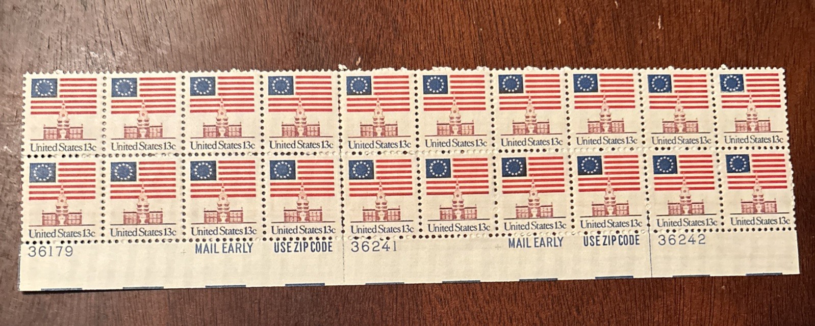VTG 1975 FLAG OVER INDEPENDENCE HALL 13 Cent Stamp - Block Of 20  # I622c MNH