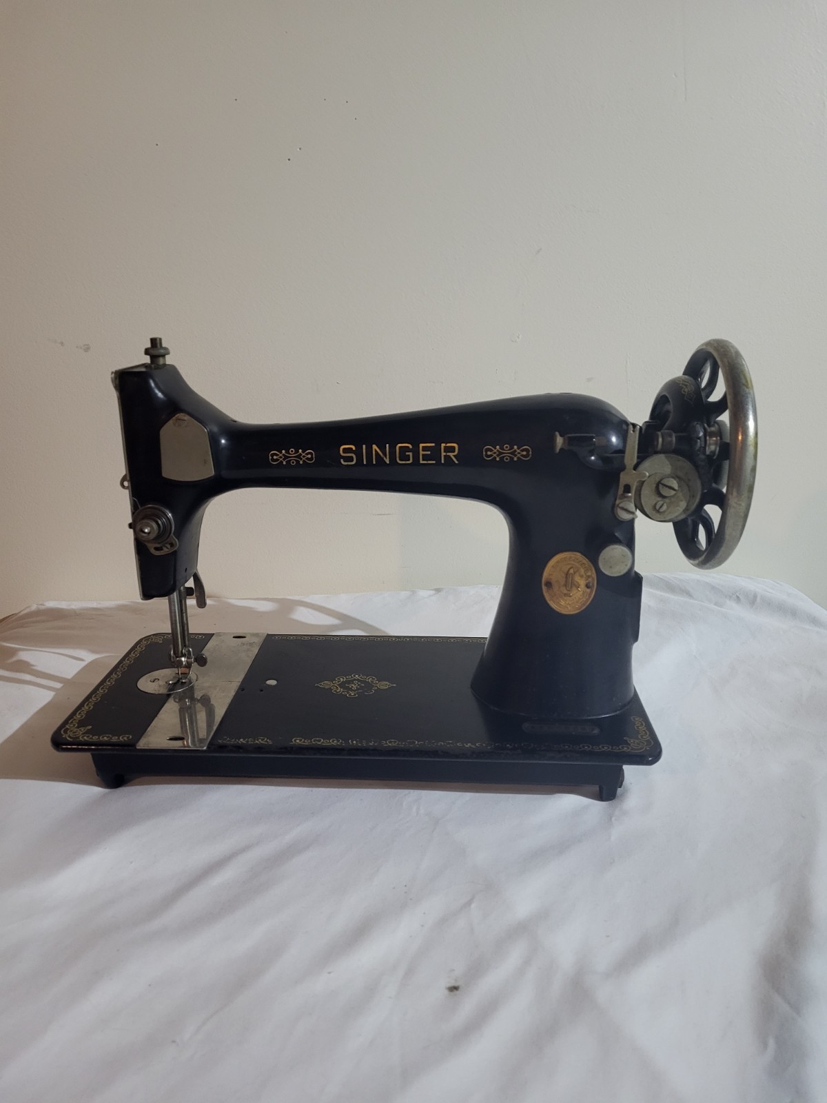 Vintage Singer Manufacturing Co Sewing Machine AE606557 Early 1900s untested Vintage Singer Manufacturing Co Sewing Machine AE606557 Early 1900s untested