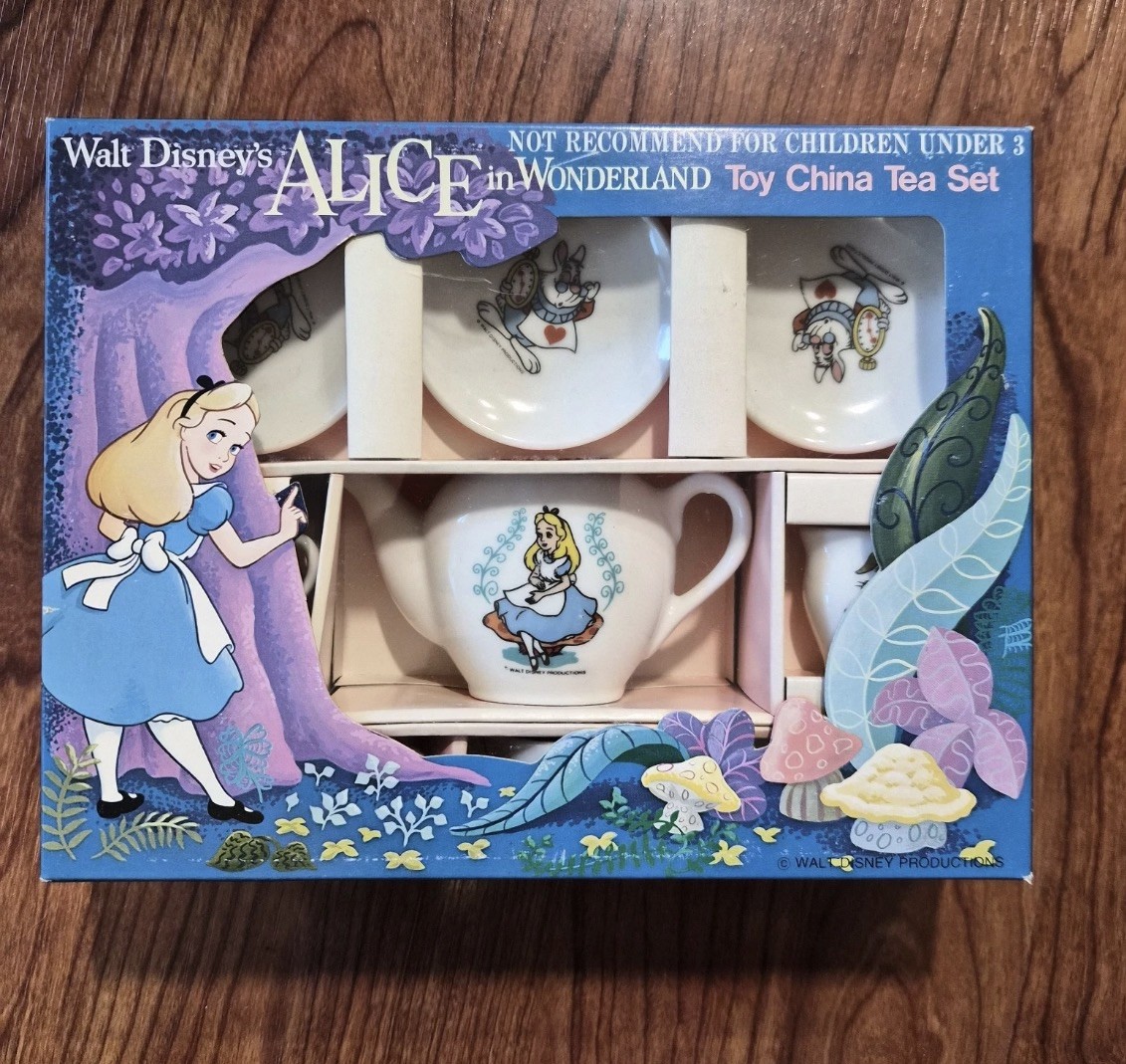 COMPLETE Vintage Alice In Wonderland Disney Tea Set Original Box ceramic COMPLETE Vintage Alice In Wonderland Disney Tea Set Original Box ceramic