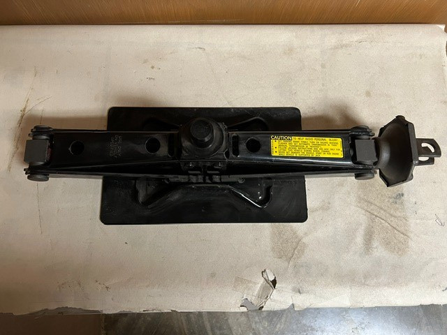 U.S. G.I. Scissor Jack, Used. No Winding Pole. U.S. G.I. Scissor Jack, Used. No Winding Pole.