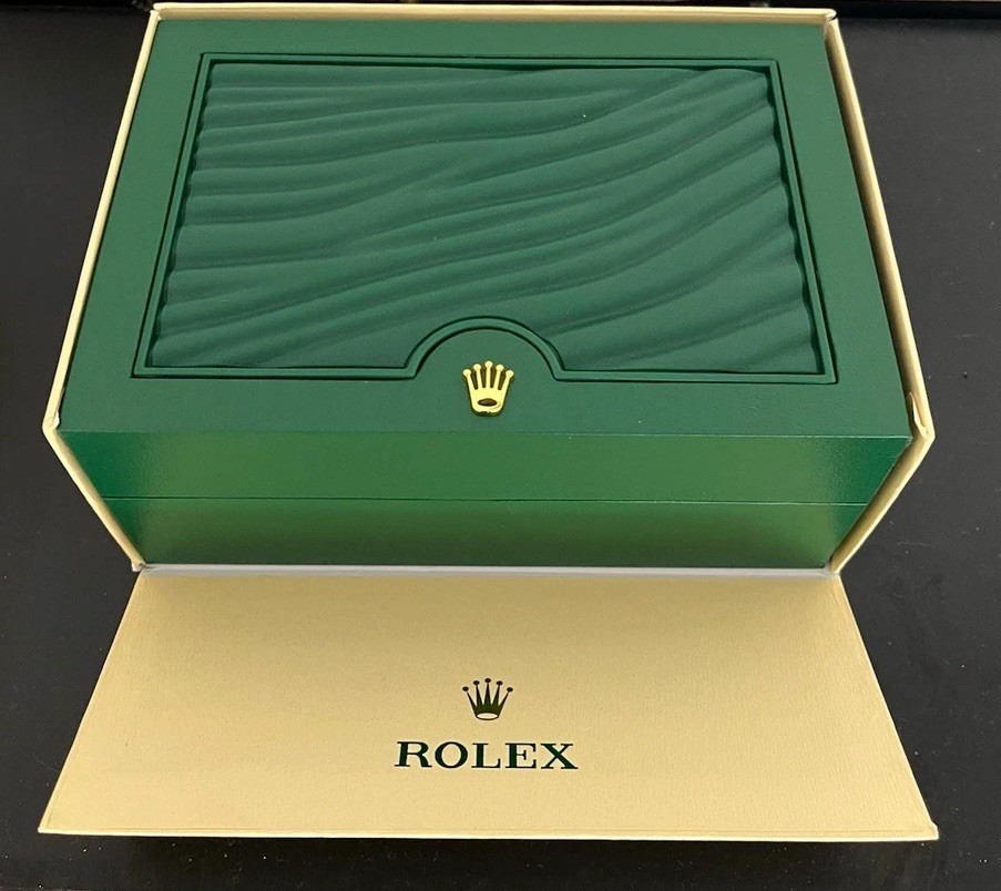 Authentic Rolex Watch Empty Box 31.00.04 Oyster Green & Velvet with Outer Box Authentic Rolex Watch Empty Box 31.00.04 Oyster Green & Velvet with Outer Box