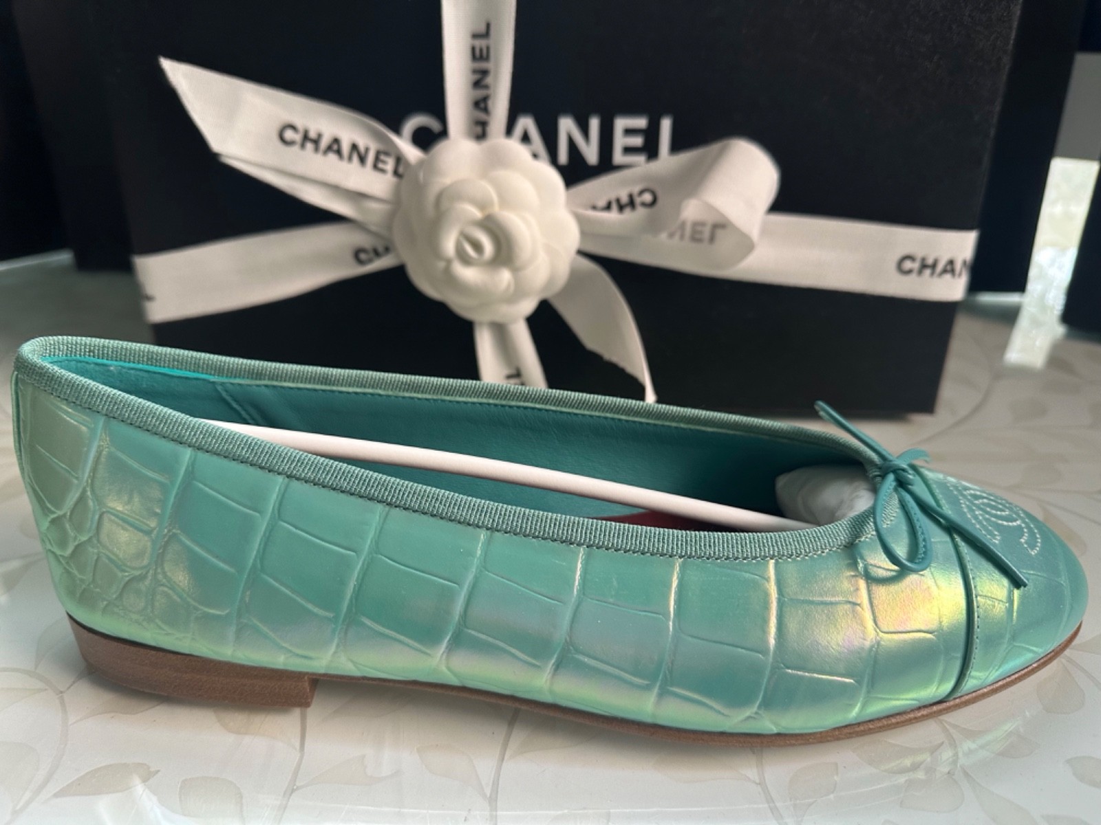 New 26K Chanel Green Turquoise Iridescent Crocodile Em Ballerinas Flats Shoes 40