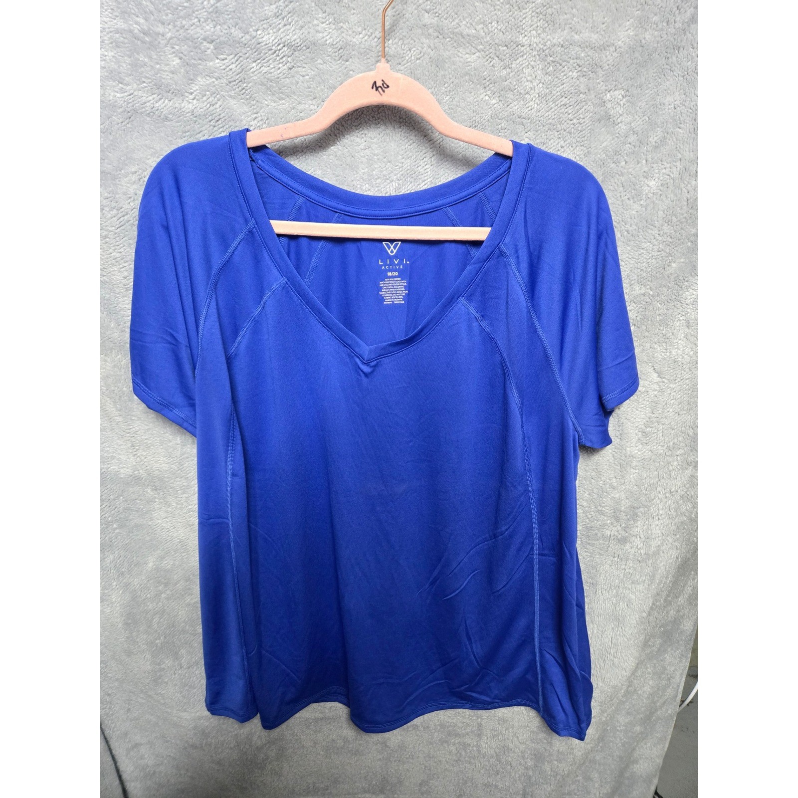 Livi Active Womens Blue V-Neck Short Sleeve Performance T-Shirt Size 18/20 Livi Active Womens Blue V-Neck Short Sleeve Performance T-Shirt Size 18/20