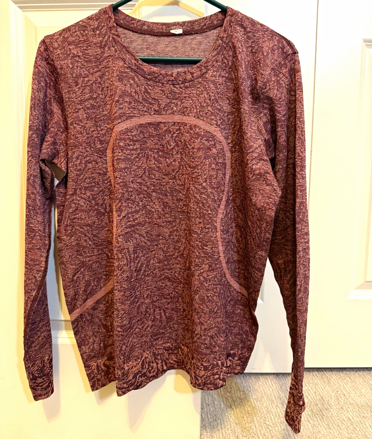 lululemon Swiftly Tech Women’s Purple Long Sleeve Crew Neck relaxed fit size 6 lululemon Swiftly Tech Women’s Purple Long Sleeve Crew Neck relaxed fit size 6