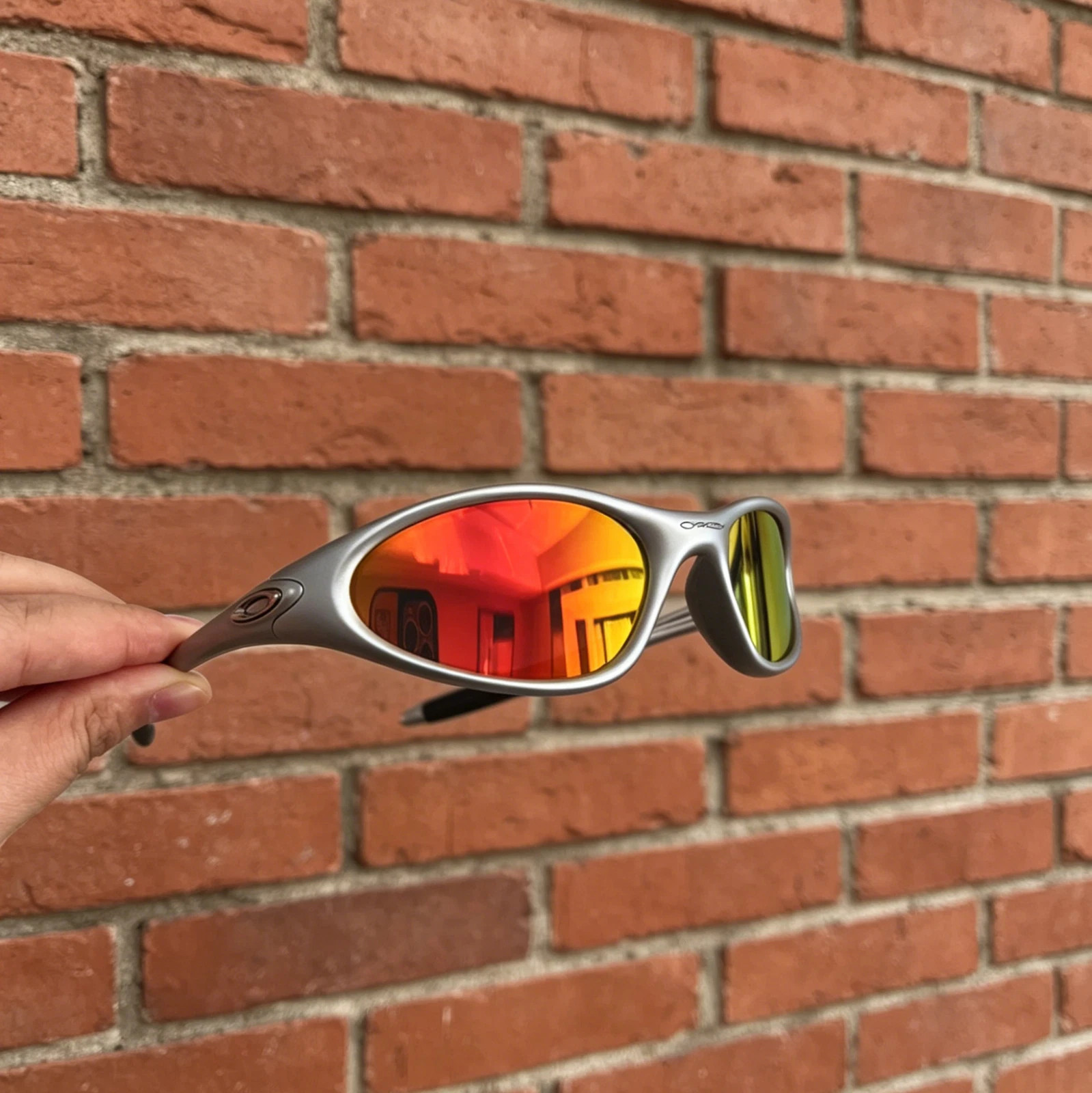 Retro Oakley Minute Gen1 Minute1.0 Sunglasses Sliver Frame Ruby Lenses