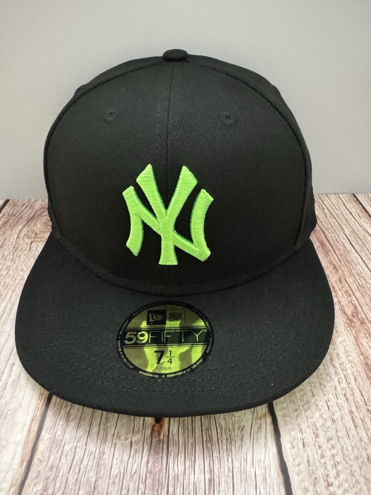 NY Yankees Fitted Hat Black Neon Green Size 7 1/4 NY Yankees Fitted Hat Black Neon Green Size 7 1/4