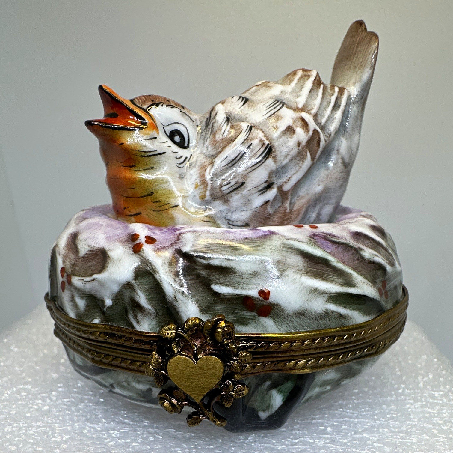 Limoges Trinket Box- Bird set deeply in Nest - Ornate shape & Clasp Signed PV Limoges Trinket Box- Bird set deeply in Nest - Ornate shape & Clasp Signed PV