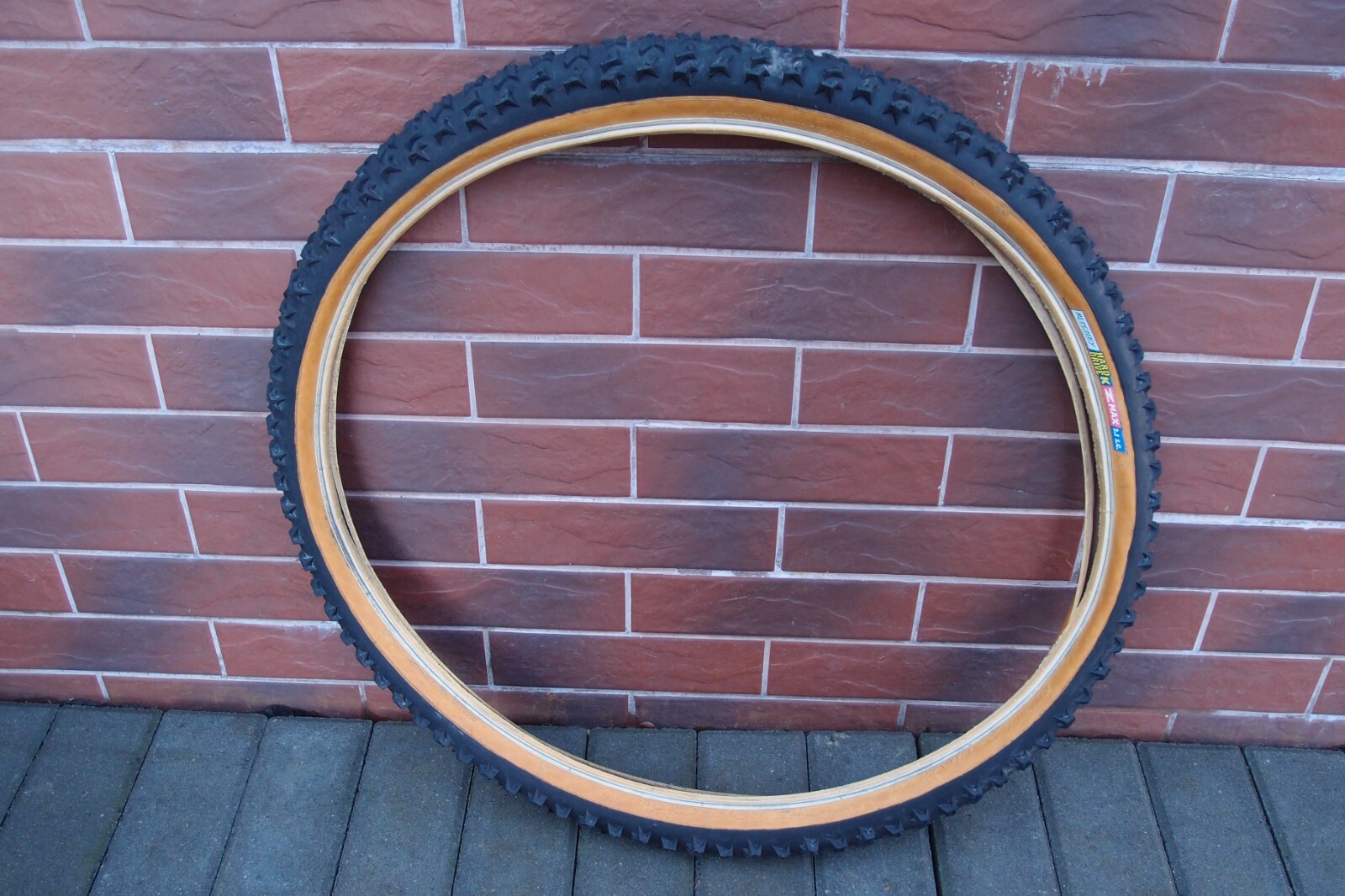 26 inch wheel tire Ritchey ZMAX Hard Drive K 2.1 S.C Severe Condition 26 inch wheel tire Ritchey ZMAX Hard Drive K 2.1 S.C Severe Condition
