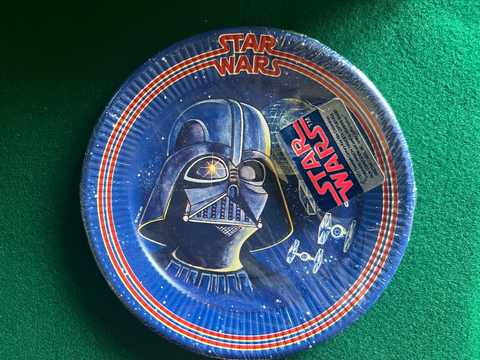 1 Vintage 1977 Star Wars Pack Of 8 (7in) Party Plates NOS/Sealed. 1 Vintage 1977 Star Wars Pack Of 8 (7in) Party Plates NOS/Sealed.