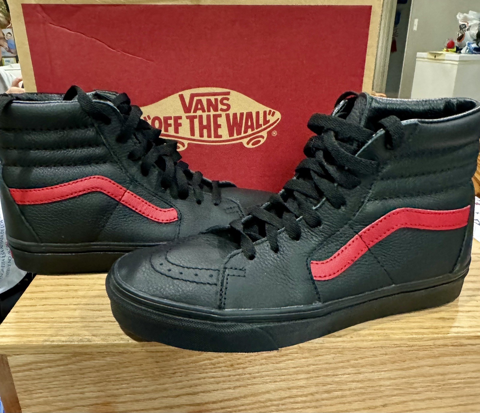 NWB;Vans Sk8-Hi \'Leather Pop - Black Chili Pepper\' sneaker Men’s 6.5 Black Red NWB;Vans Sk8-Hi \'Leather Pop - Black Chili Pepper\' sneaker Men’s 6.5 Black Red