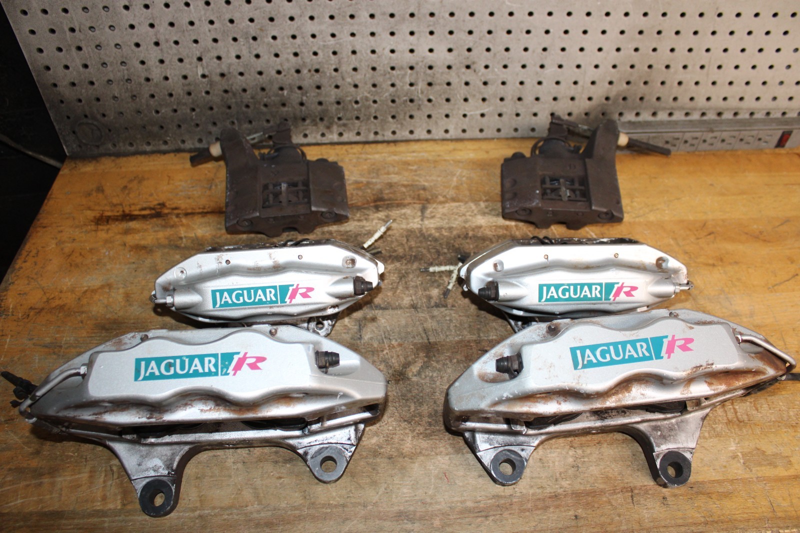 2004 JAGUAR XJR FRONT & REAR BREMBO PARKING BRAKE CALIPERS 2004 JAGUAR XJR FRONT & REAR BREMBO PARKING BRAKE CALIPERS