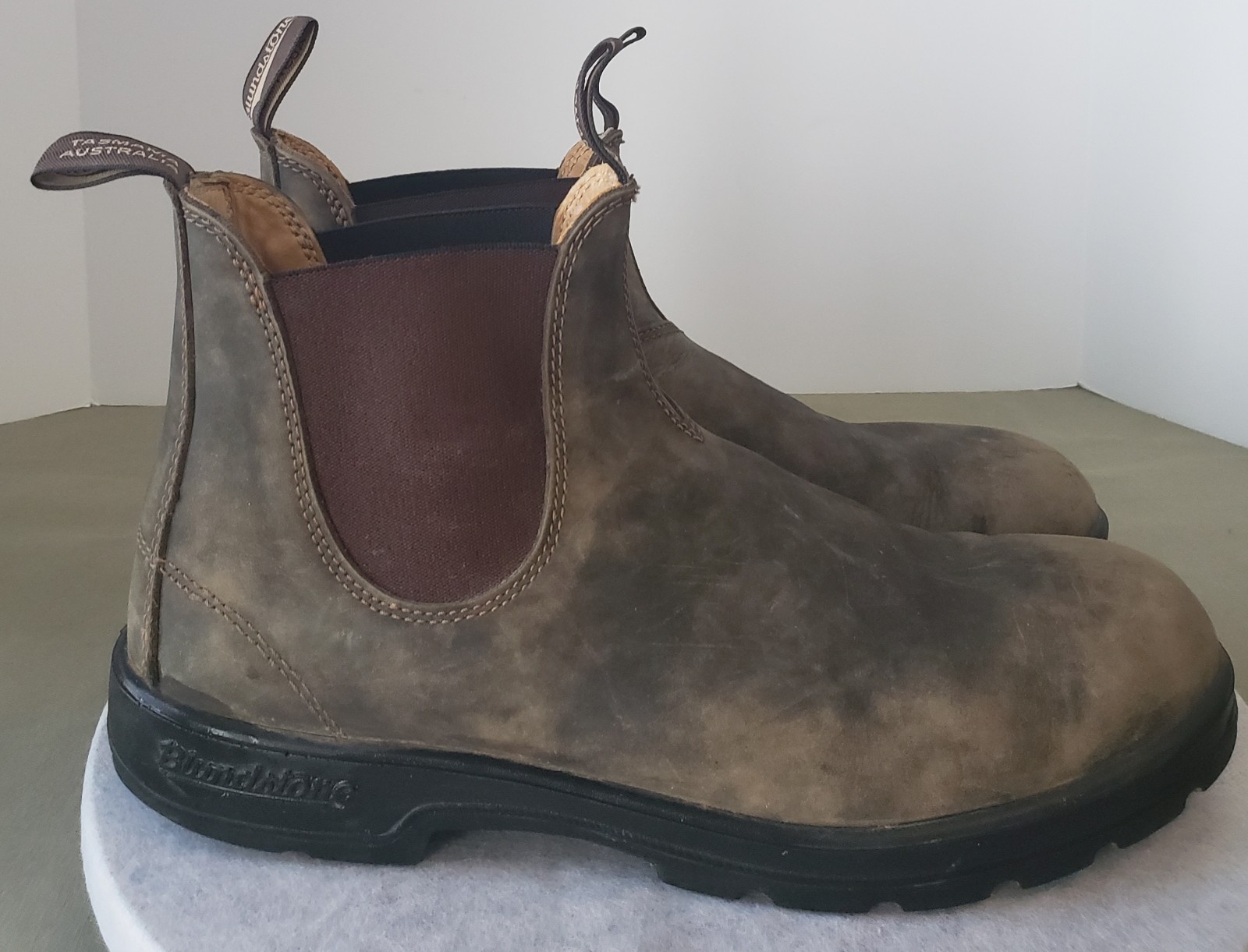 Blundstone Classic Mens Chelsea Boots in Rustic Brown Size. 12 US/11 AU