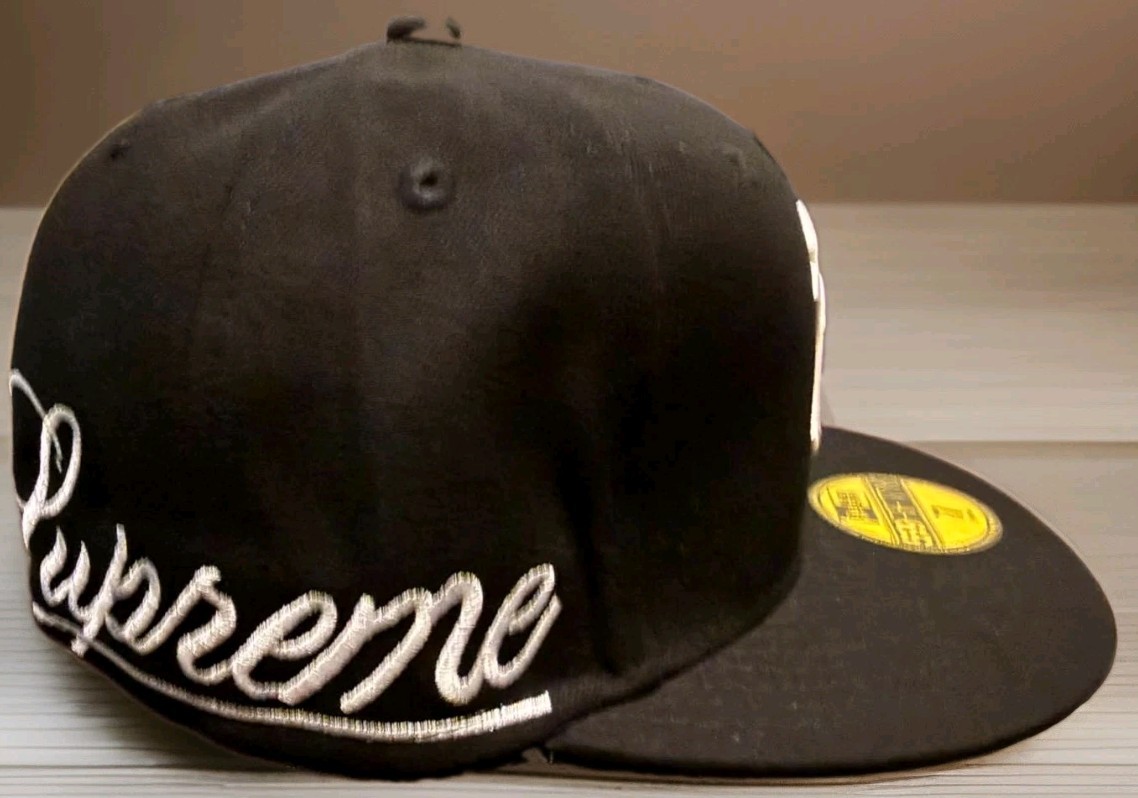 Supreme x New York Yankees New Era 59FIFTY Black Hat Cap Very Rare Size 7 NWT Supreme x New York Yankees New Era 59FIFTY Black Hat Cap Very Rare Size 7 NWT