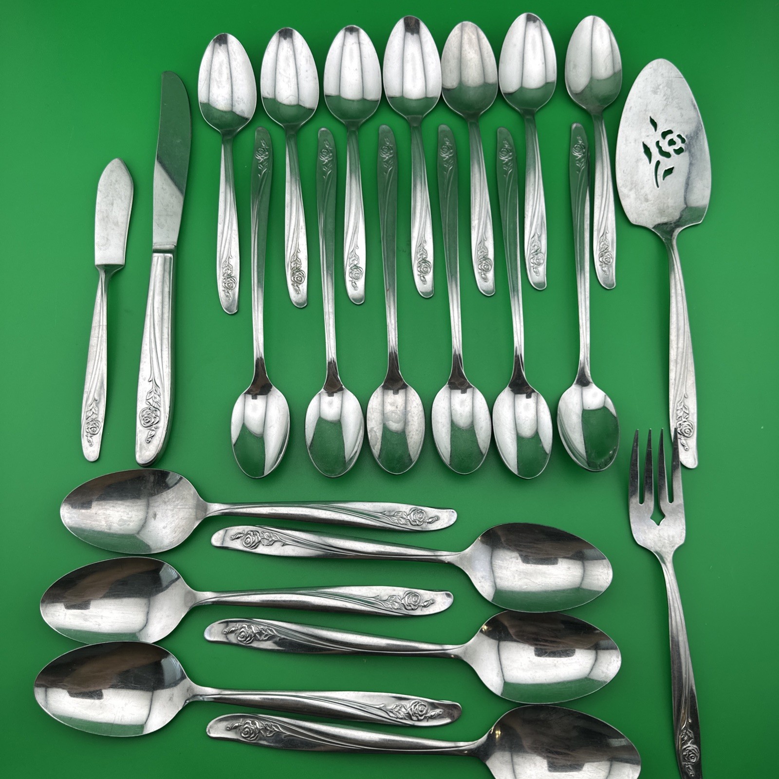 Vintage Oneida ROSEANNE Stainless Steel Flatware Pattern 23 Pc Lot Silverware Vintage Oneida ROSEANNE Stainless Steel Flatware Pattern 23 Pc Lot Silverware
