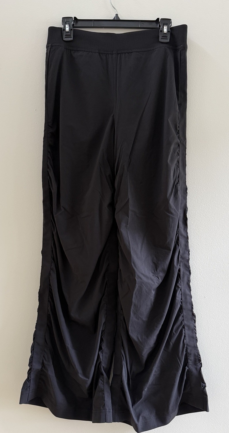 NWOT LULULEMON Ruched High-Rise Wide-Leg Black Pants, Size Large NWOT LULULEMON Ruched High-Rise Wide-Leg Black Pants, Size Large
