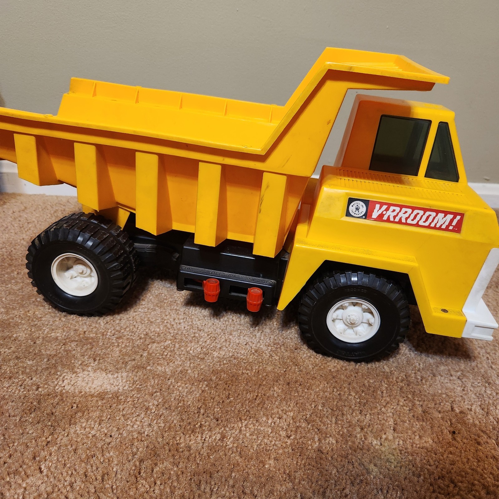 Vintage 1963 V-RROOM Motorized Dump Truck By Mattel Vintage 1963 V-RROOM Motorized Dump Truck By Mattel