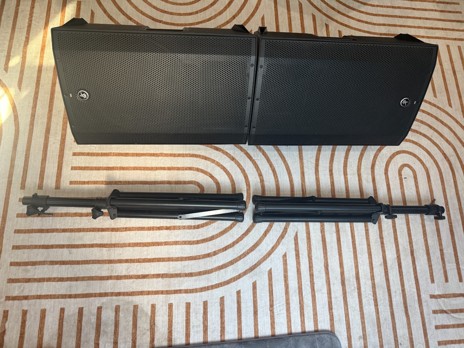 Pair of Mackie Thump15A 1300W 15\