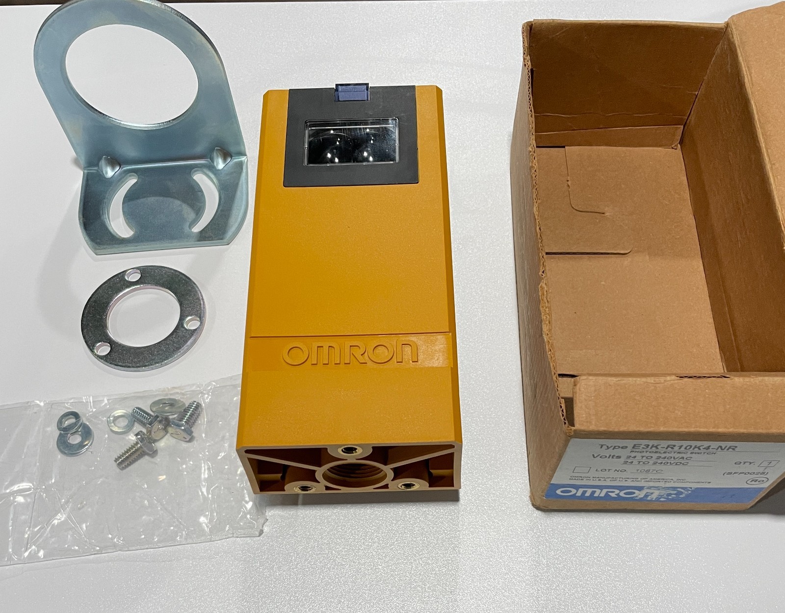 OMRON E3K-R10K4-NR Retro-Reflective Photoelectric Sensor Photo Eye Gate OMRON E3K-R10K4-NR Retro-Reflective Photoelectric Sensor Photo Eye Gate