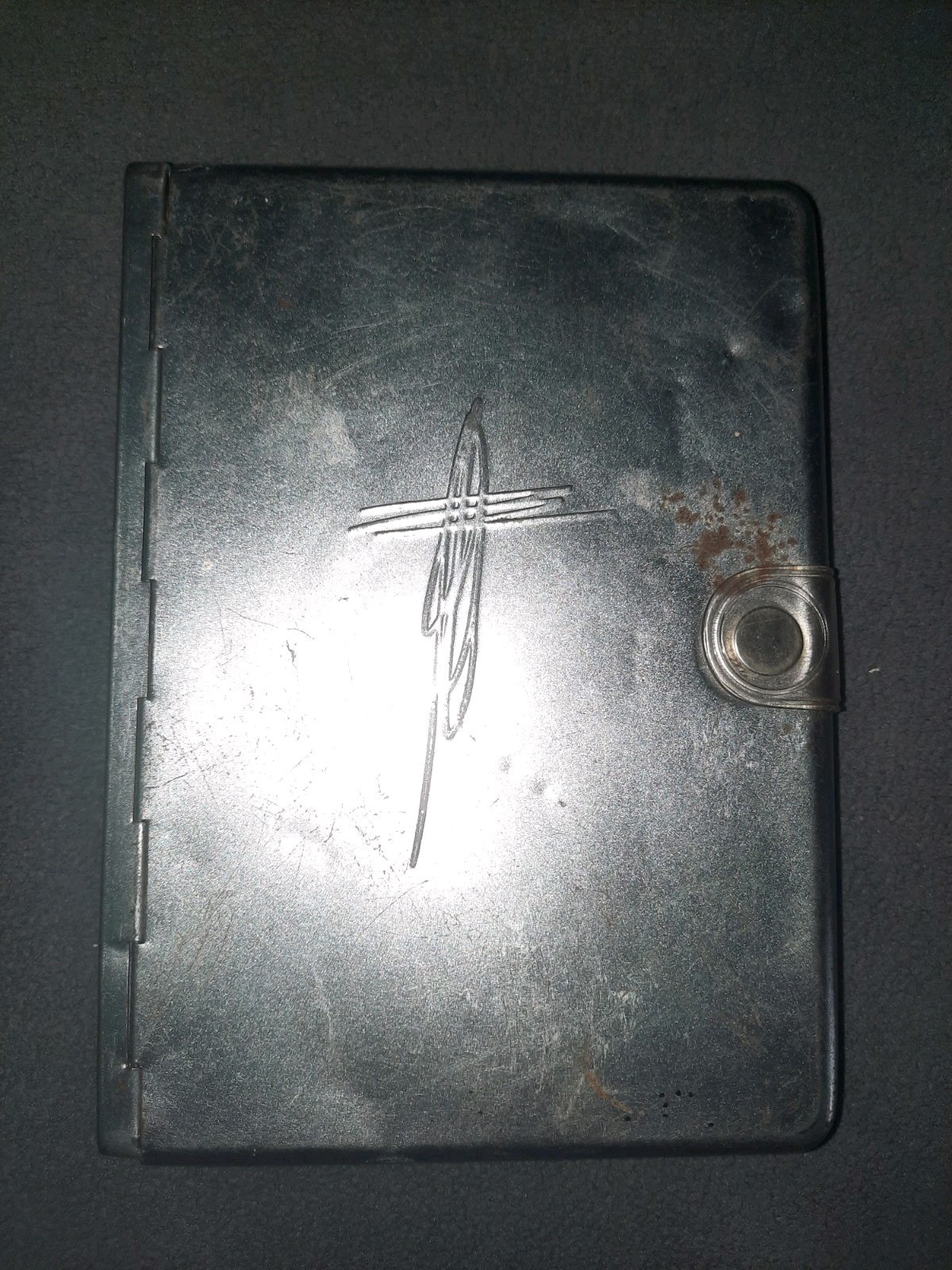 Metal Bible NLT: Silver Cross (Heavy Metal Bible Series)