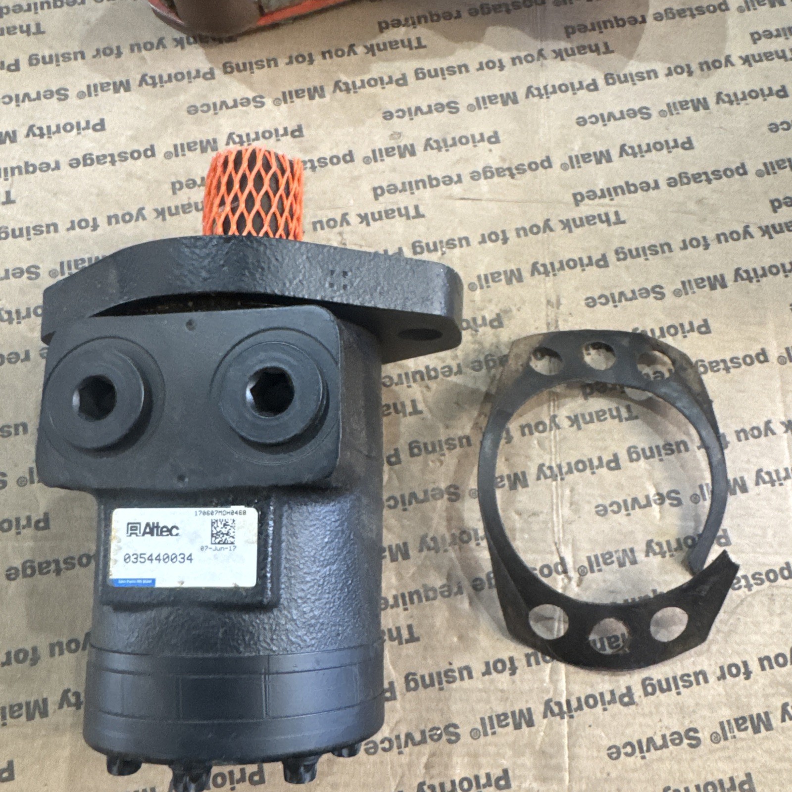 OEM Altec Hydraulic Pump 035440034 354-40034 For ALTEC AT235P OEM Altec Hydraulic Pump 035440034 354-40034 For ALTEC AT235P