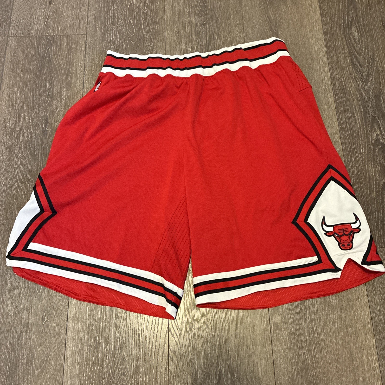 Authentic Chicago Bulls Game Issued Red Shorts Adidas Size XXL Doug McDermott Authentic Chicago Bulls Game Issued Red Shorts Adidas Size XXL Doug McDermott