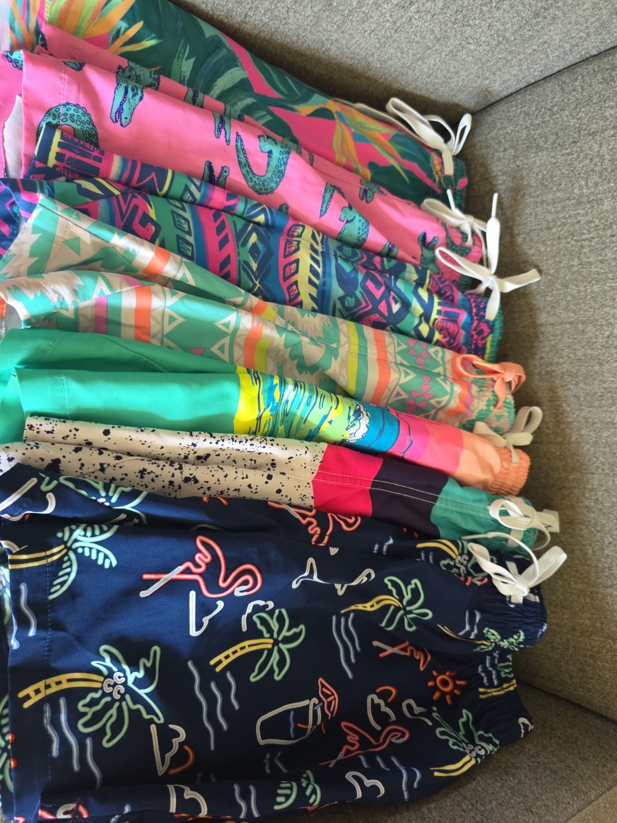 Chubbies Men\'s Swim Trunks lot of 7 Pairs Size Large 5.5 Inseam Chubbies Men\'s Swim Trunks lot of 7 Pairs Size Large 5.5 Inseam