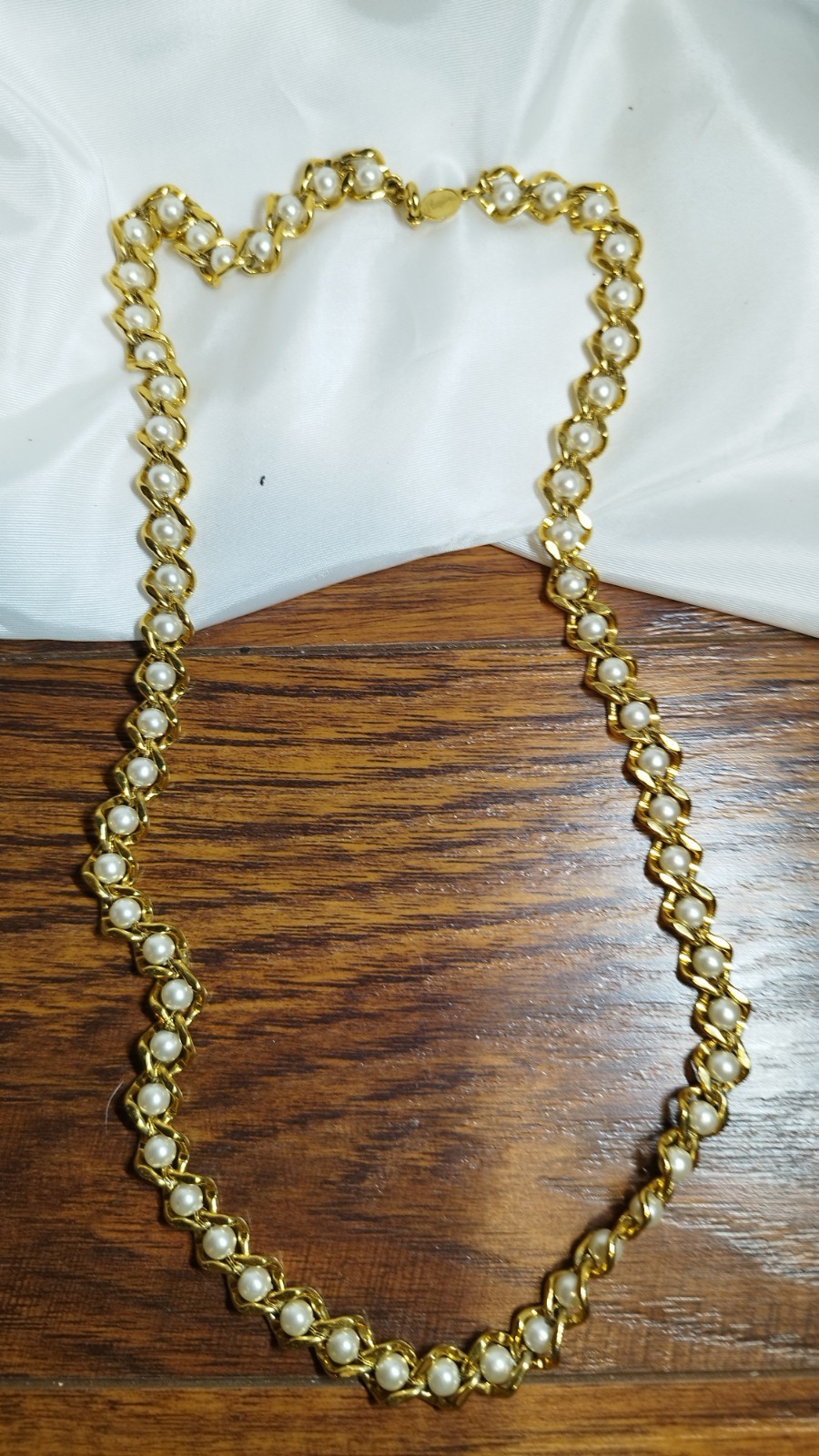 Vintage NAPIER Signed Faux Pearl & Gold Tone Hugs & Kisses Ribbon Necklace 24 Vintage NAPIER Signed Faux Pearl & Gold Tone Hugs & Kisses Ribbon Necklace 24