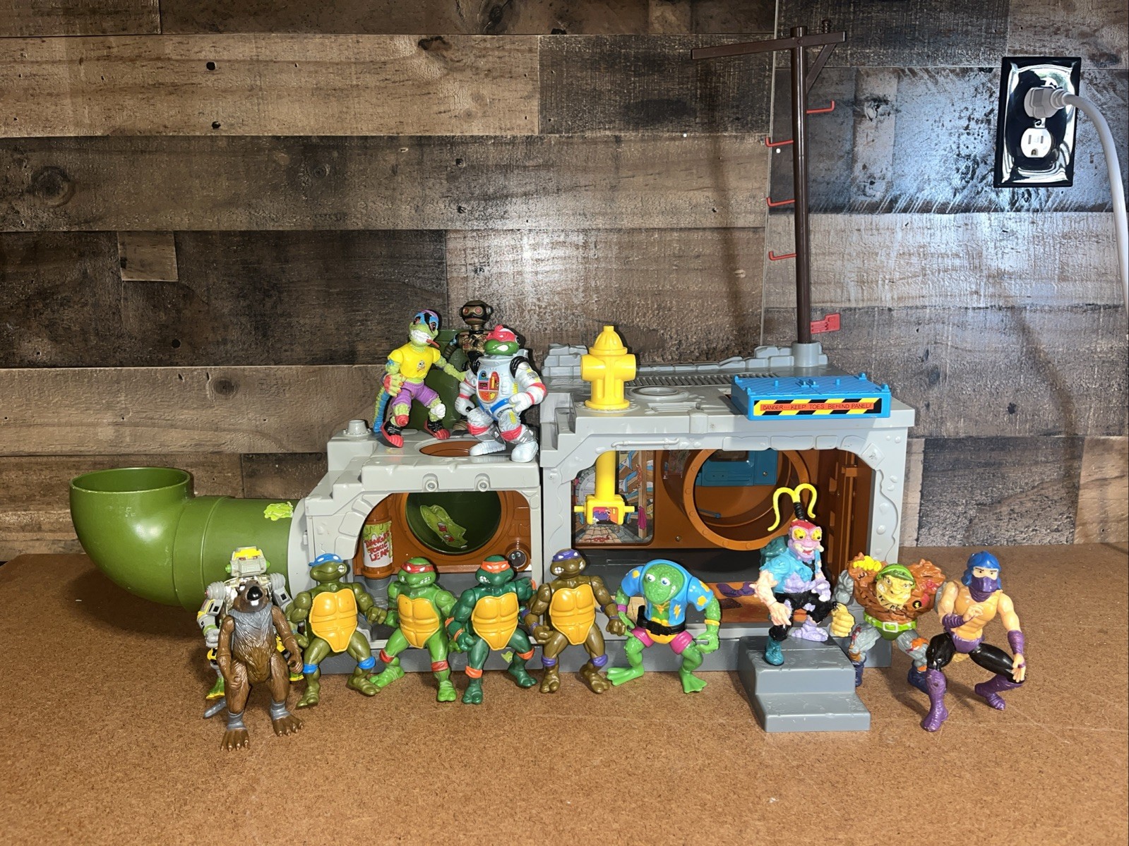 Vintage 1989 (TMNT) Teenage Mutant Ninja Turtles Sewer Liar Playset/ 13 Figures Vintage 1989 (TMNT) Teenage Mutant Ninja Turtles Sewer Liar Playset/ 13 Figures