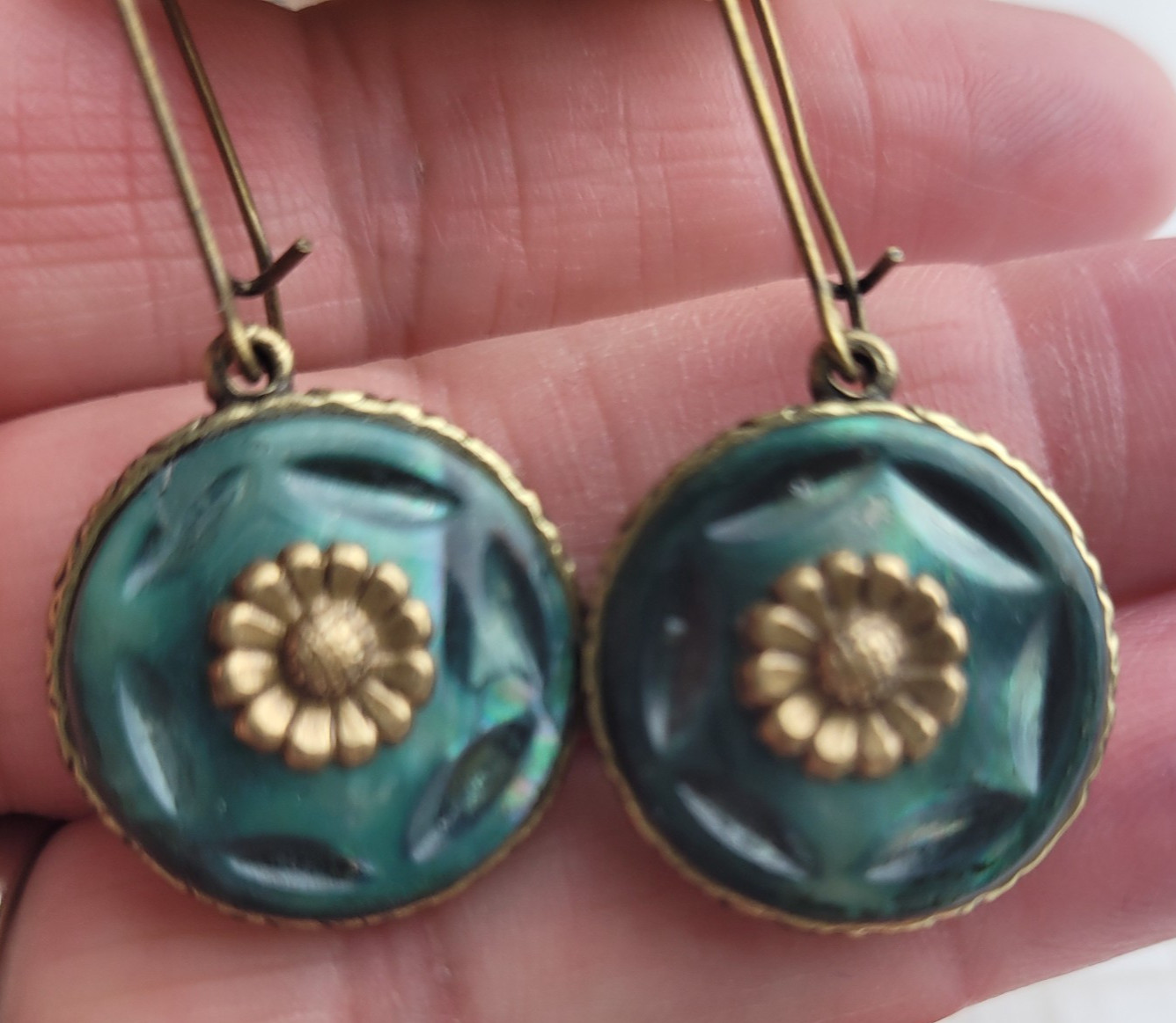 Vintage Grandmother\'s Buttons Pierced Earrings Green Dyed Lady Washington Button