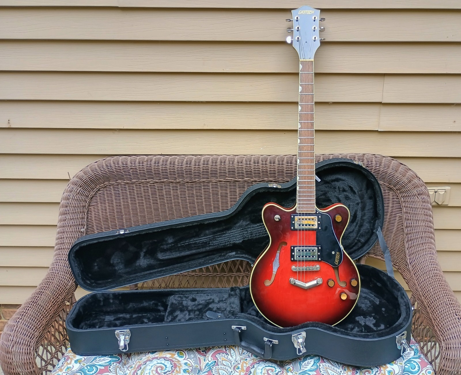 Gretsch G2655 Claret Burst With Gretsch Case Gretsch G2655 Claret Burst With Gretsch Case
