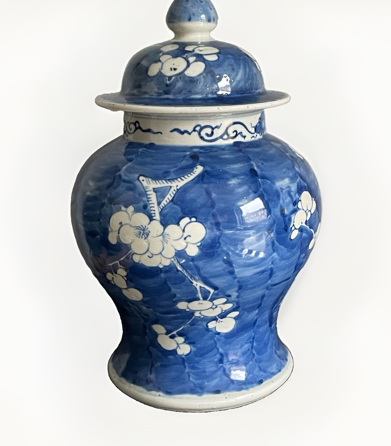 STUNNING LARGE ANTIQUE CHINESE KANGXI PORCELAIN PRUNUS PATTERN LIDDED JAR STUNNING LARGE ANTIQUE CHINESE KANGXI PORCELAIN PRUNUS PATTERN LIDDED JAR